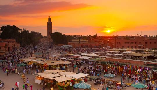 اكتشف سحر مراكش: الأسواق، القصور والحمامات المغربية